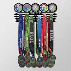 Vešiak na medaily TRIFECTAS 5